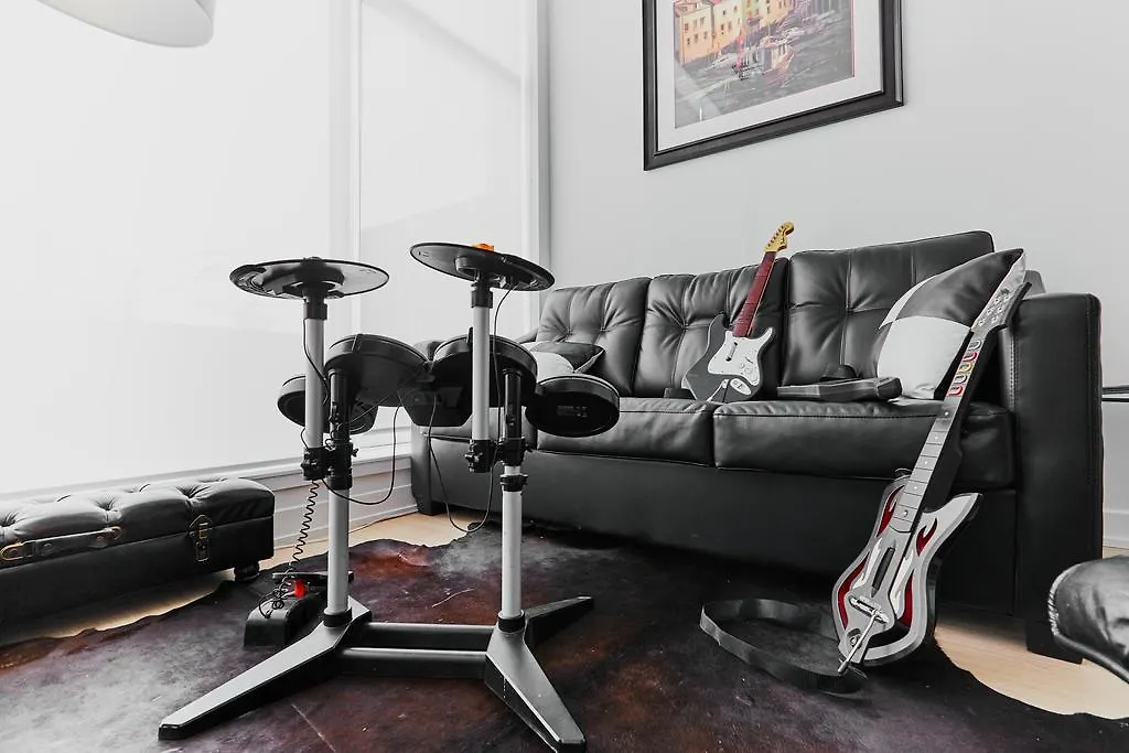 Gorgeous 2 Storey Townhouse Toronto Apartment